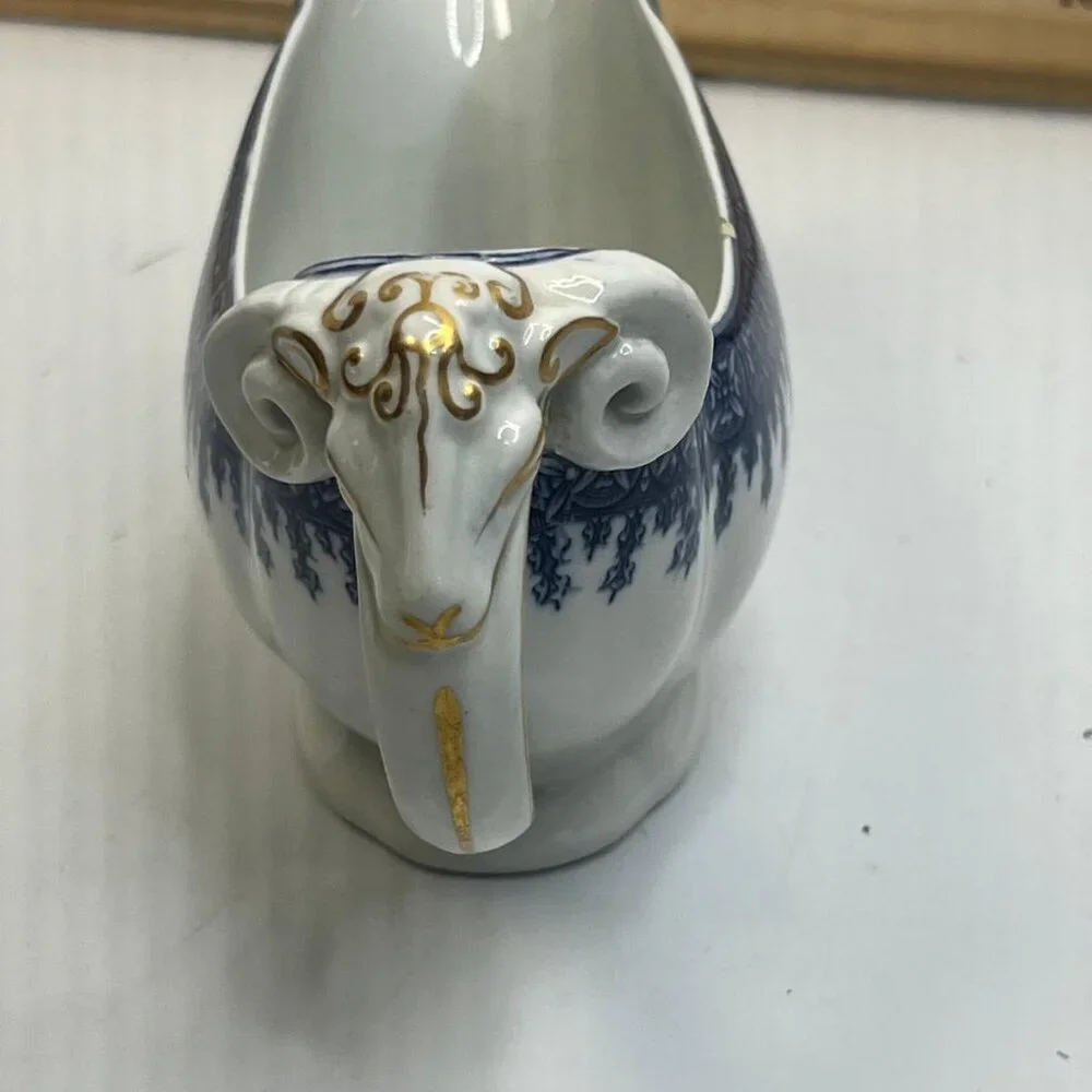 Elegant Vintage White Porcelain Gravy Boat with Blue Floral Pattern and Gold - Picture 3 of 6